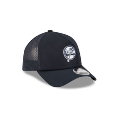 New York Yankees 2026 Batting Practice Alt Circle 9FORTY APEX Trucker Hat